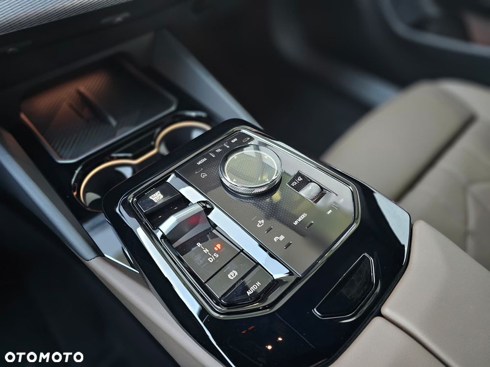 BMW Seria 5 520d xDrive mHEV - 28