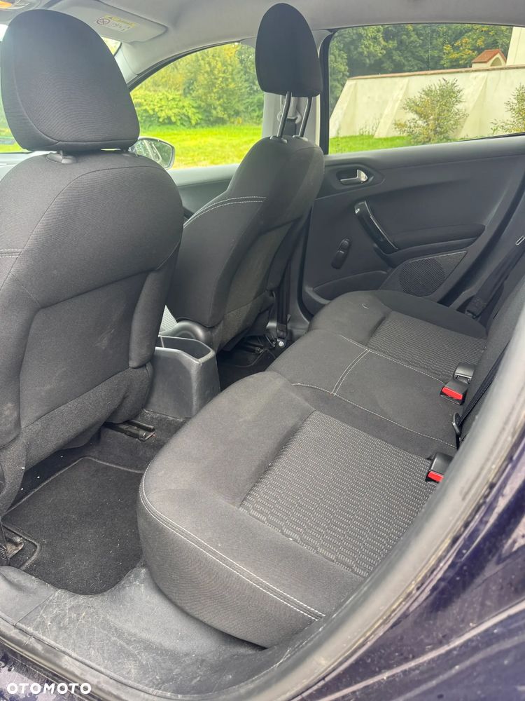 Peugeot 208 - 17