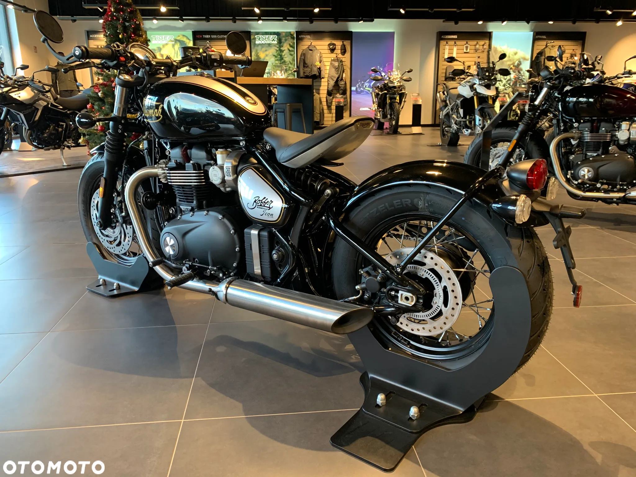 Triumph Bonneville Bobber - 6
