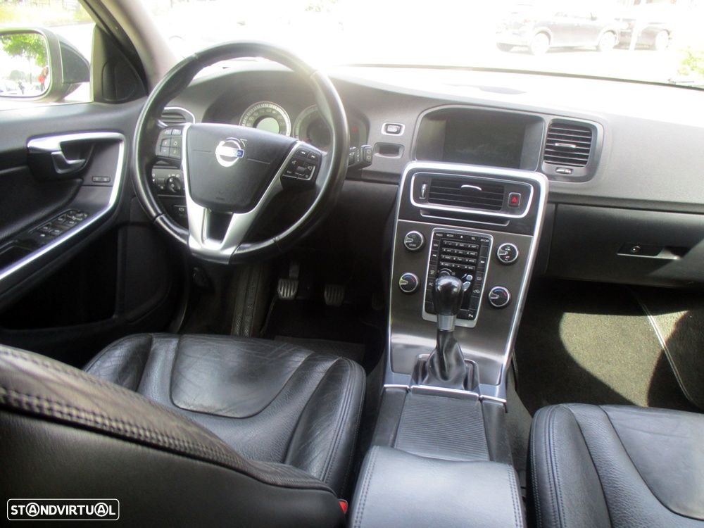 Volvo V60 DRIVe Momentum - 24