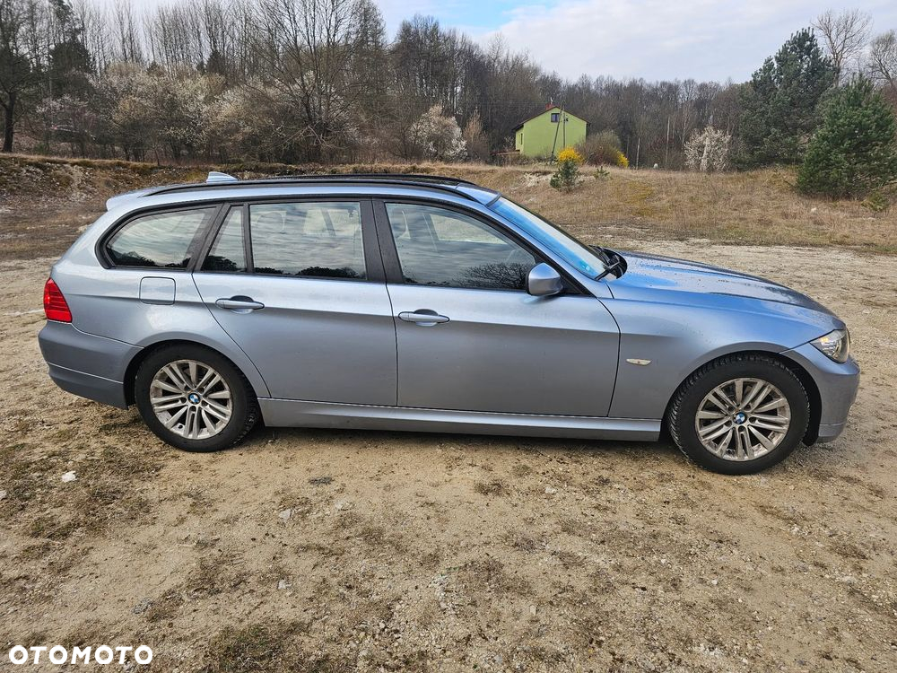 BMW Seria 3 318i Touring - 6