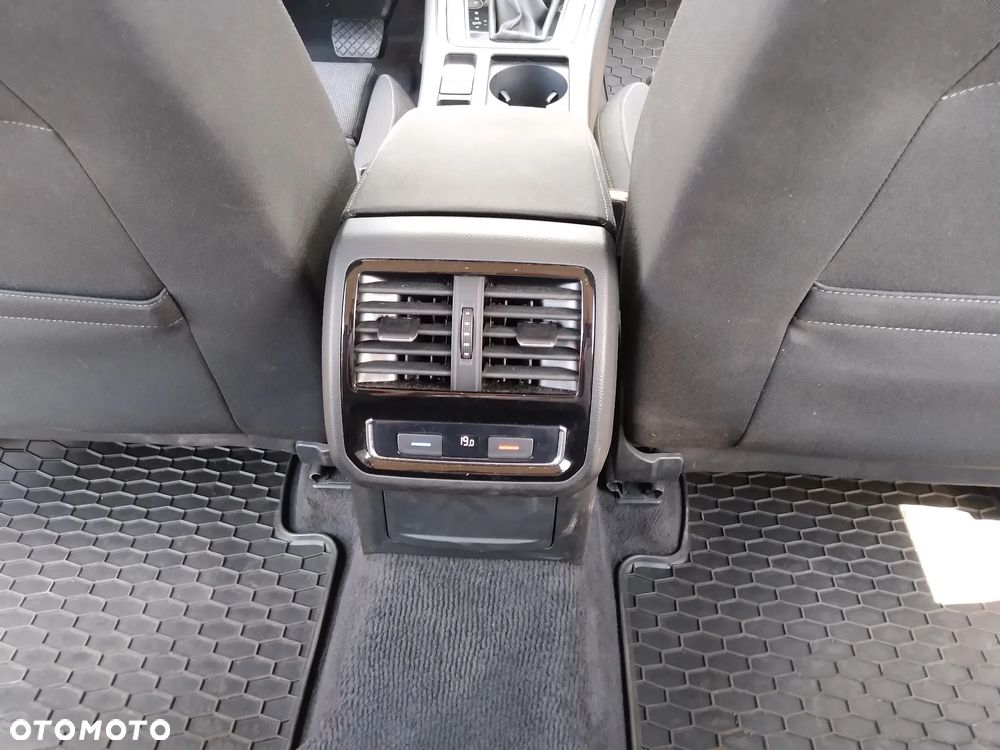 Volkswagen Passat - 18