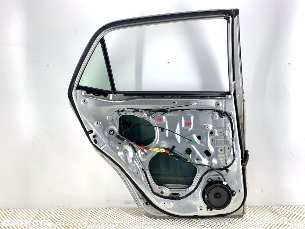 DRZWI LEWY TYŁ  TOYOTA AURIS (_E15_) 2006 - 2012 1.4 (ZZE150_) 71 kW [97 KM] benzyna 2007 - 2012 - 6