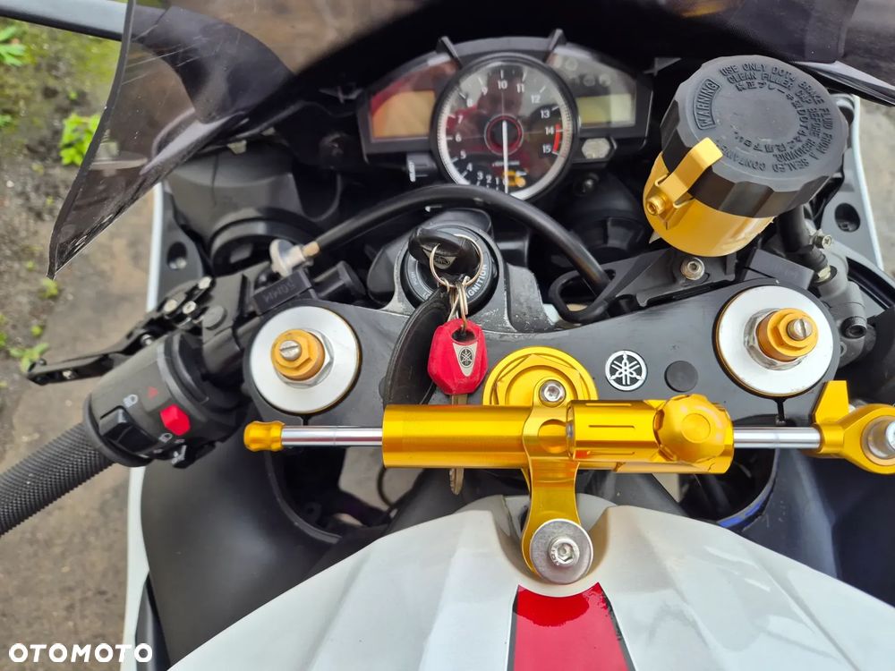 Yamaha R1 - 16