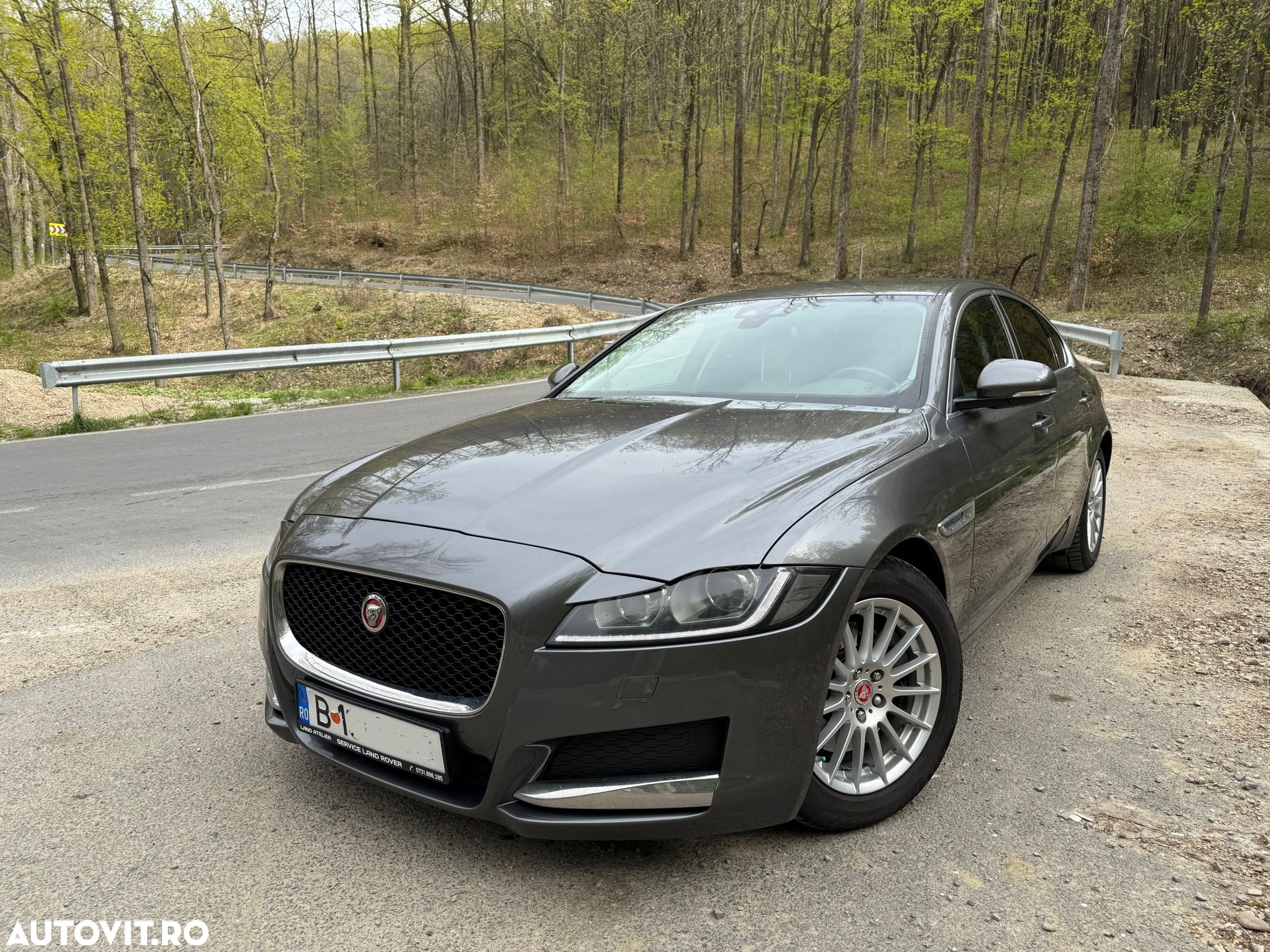 Jaguar XF 20d RWD Portfolio - 1