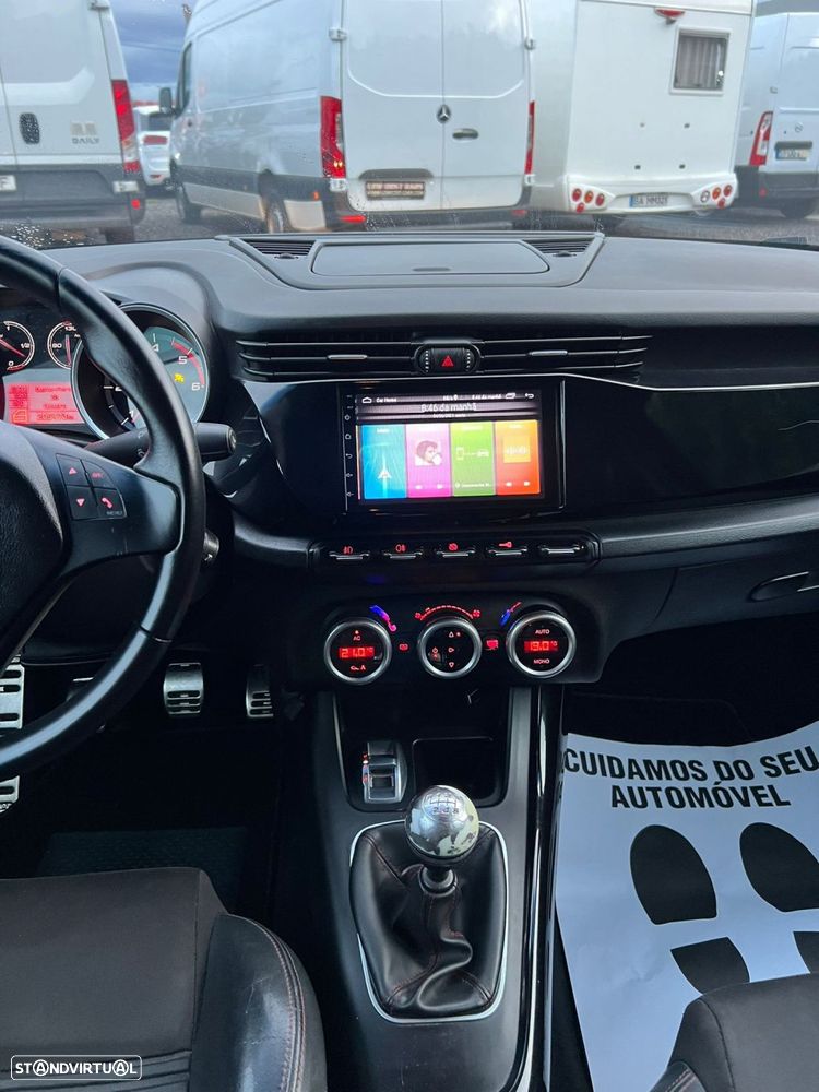 Alfa Romeo Giulietta 1.6 JTDm Distinctive - 25