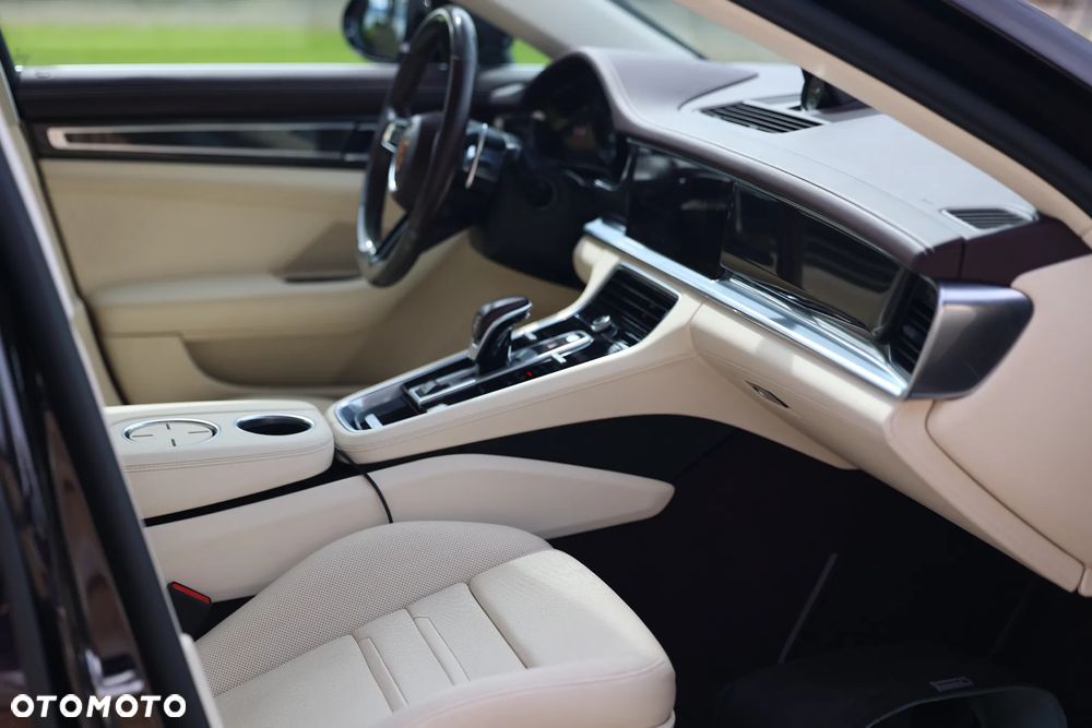 Porsche Panamera 4 Platinum Edition - 10