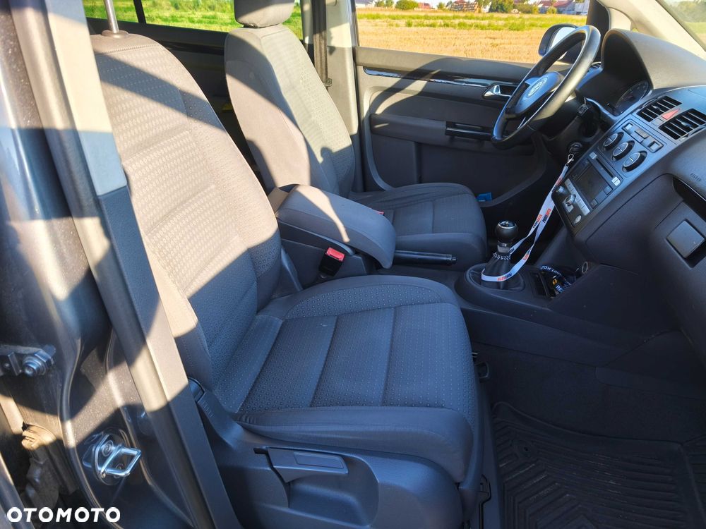 Volkswagen Touran - 8