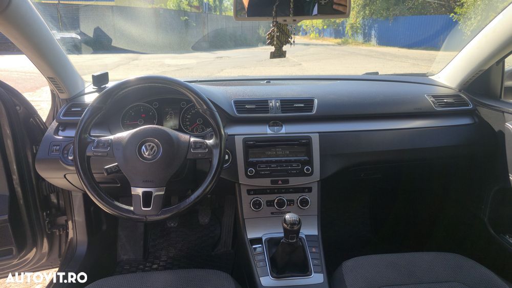 Volkswagen Passat - 8