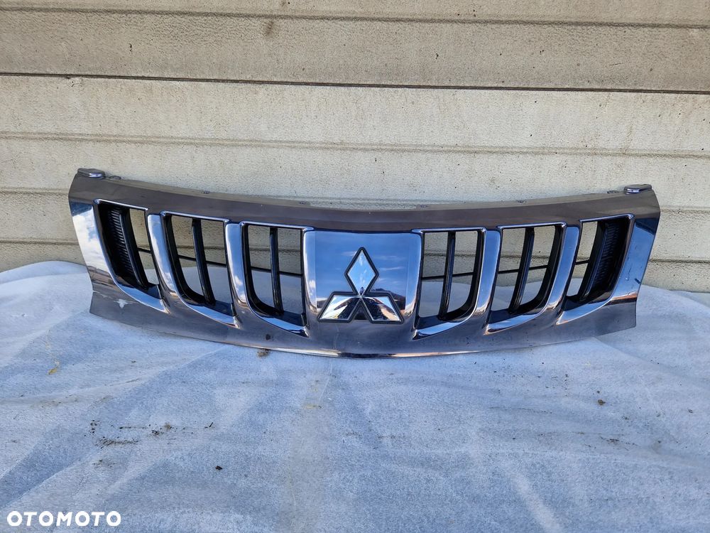 MITSUBISHI L200 GRILL ATRAPA - 1