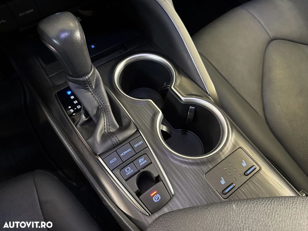 Toyota Camry - 18