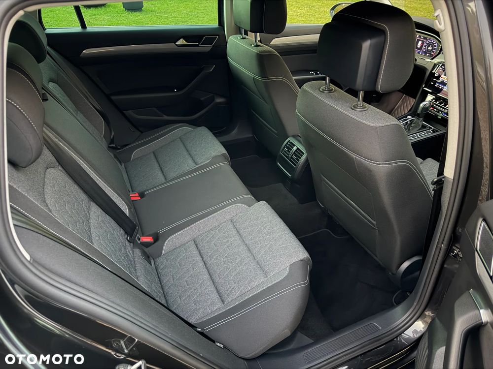 Volkswagen Passat Variant 2.0 TDI EVO Business DSG - 9
