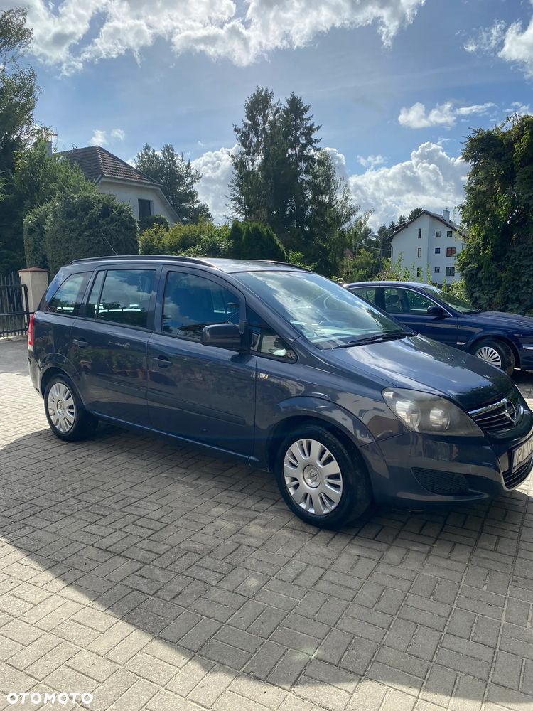 Opel Zafira 2010 photo 2