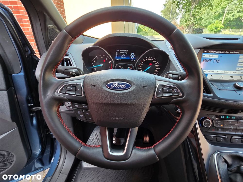 Ford Kuga 1.5 EcoBoost 2x4 ST-Line - 37