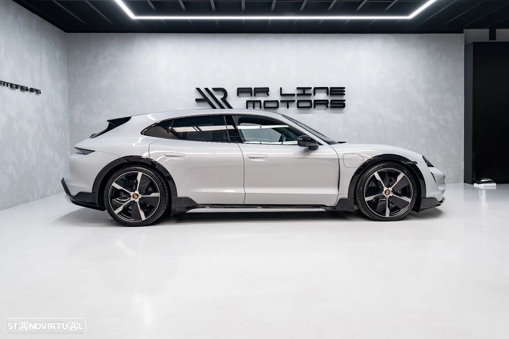 Porsche Taycan Cross Turismo 4 - 11