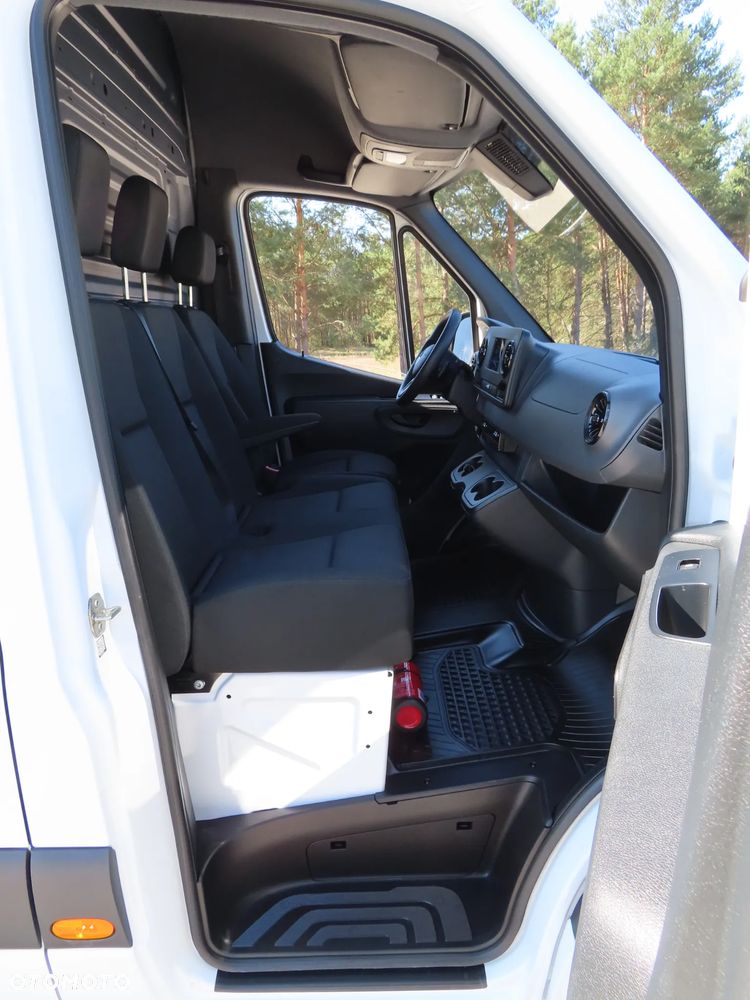 Mercedes-Benz Sprinter 317 CDI 170 KM 9G-Tronic Automat Model 907, L2H2 Furgon Blaszak, Wysoki Dach, 5932 mm Dł, FULL LED, HAK 3500 Kg, Rozstaw Osi 3665 mm, Ładowność 1174 Kg, WZMACNIANY,  Stan Wizualny I Techniczny NOWY Tak Jak Z Taśmy Produkcyjnej Gotowy Dostępny OKAZJA POLECAM - 28
