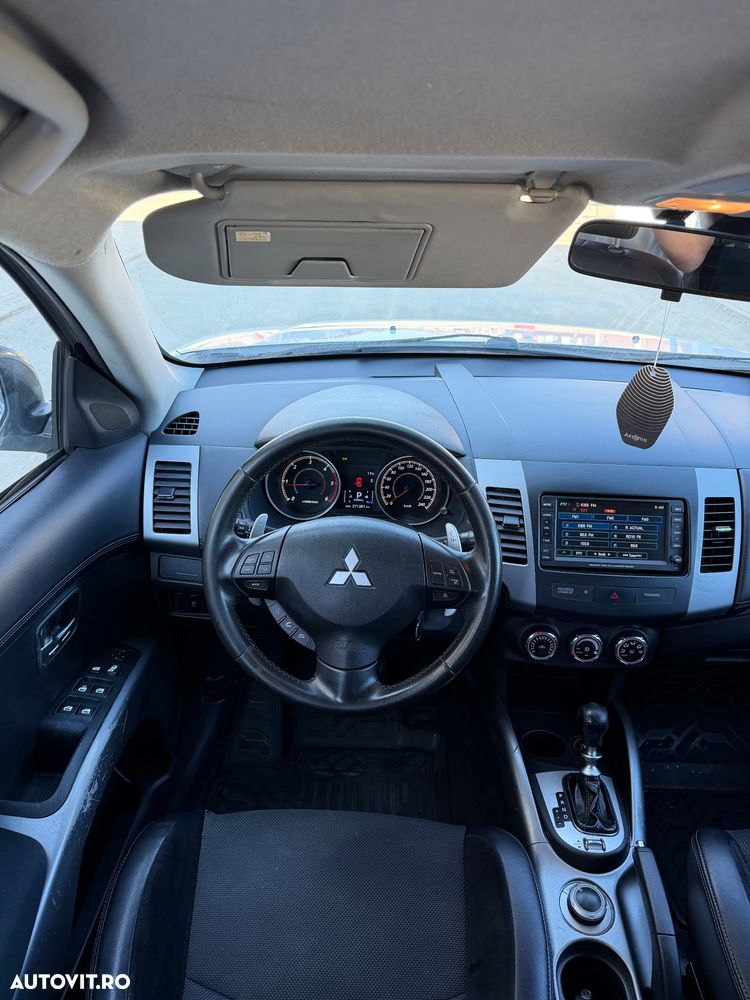 Mitsubishi Outlander 2.2 DI-D 4WD Automatik Instyle - 10
