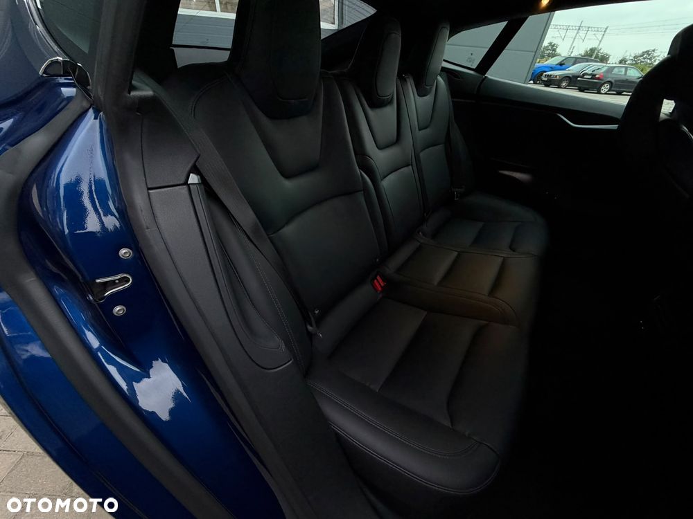 Tesla Model S - 20
