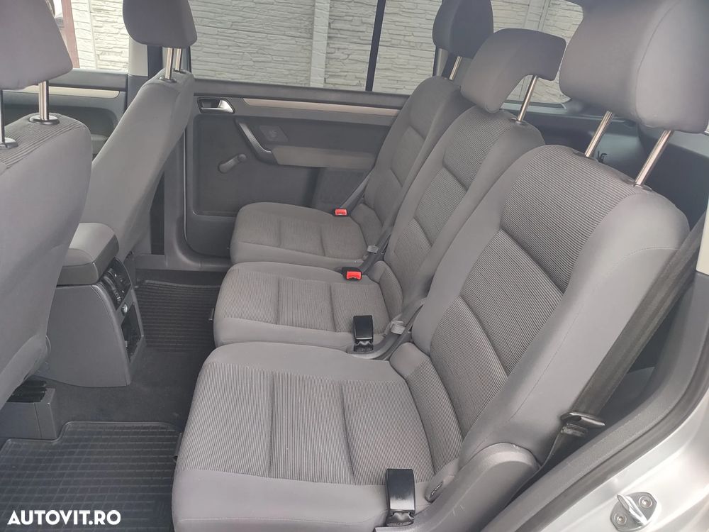 Volkswagen Touran - 10