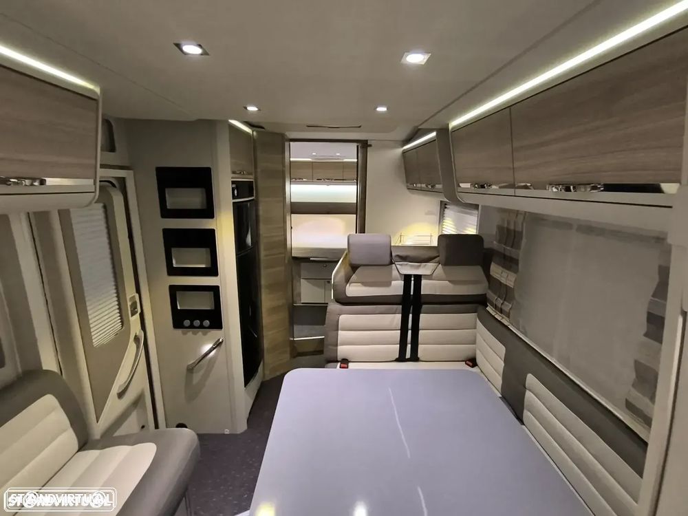 Adria Matrix M670SC 50 Anos 5lugares Cama central e basculante - 10