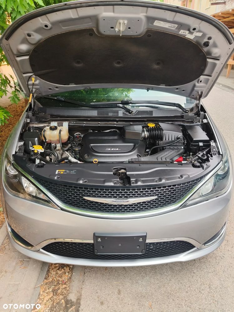 Chrysler Pacifica - 8