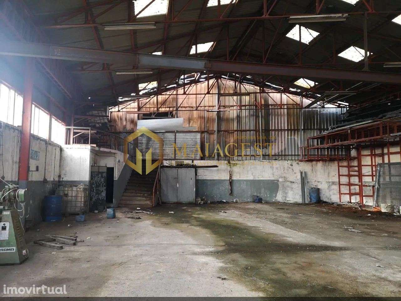 Armazém com 1100 m² para reabilitar em excelente localização - Grande imagem: 3/12