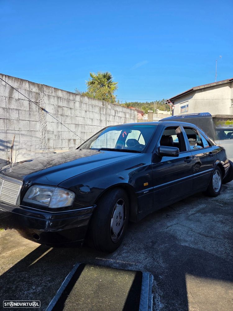 Mercedes-Benz C 200 - 11