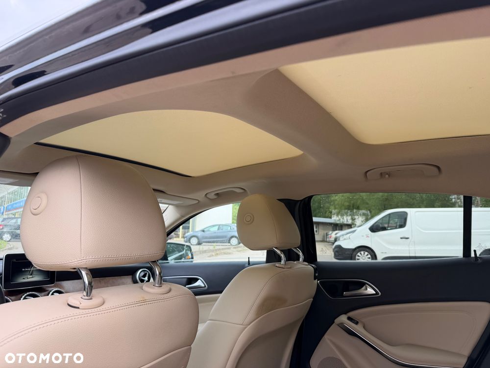 Mercedes-Benz GLA - 10