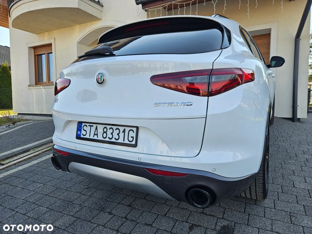Alfa Romeo Stelvio 2.0 Turbo 16V AT8-Q4 Ti - 6