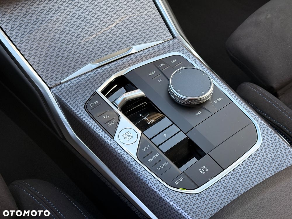 BMW Seria 3 330i xDrive M Sport - 16