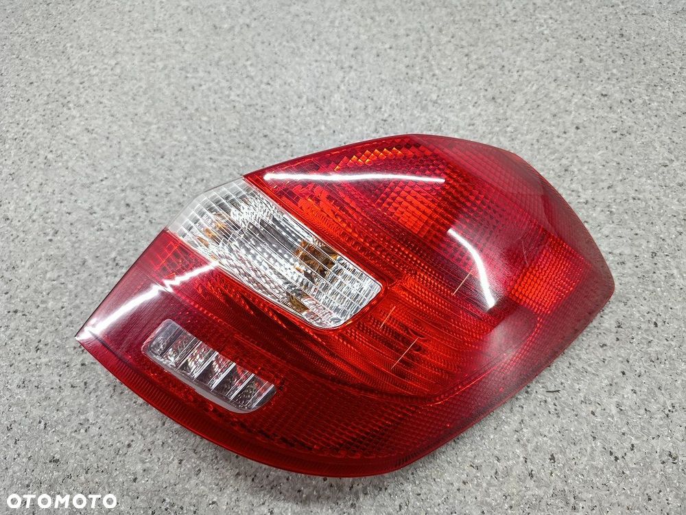 LAMPA TYLNA PRAWA SKODA FABIA II 11-C267 TYC HATCHBACK - 4