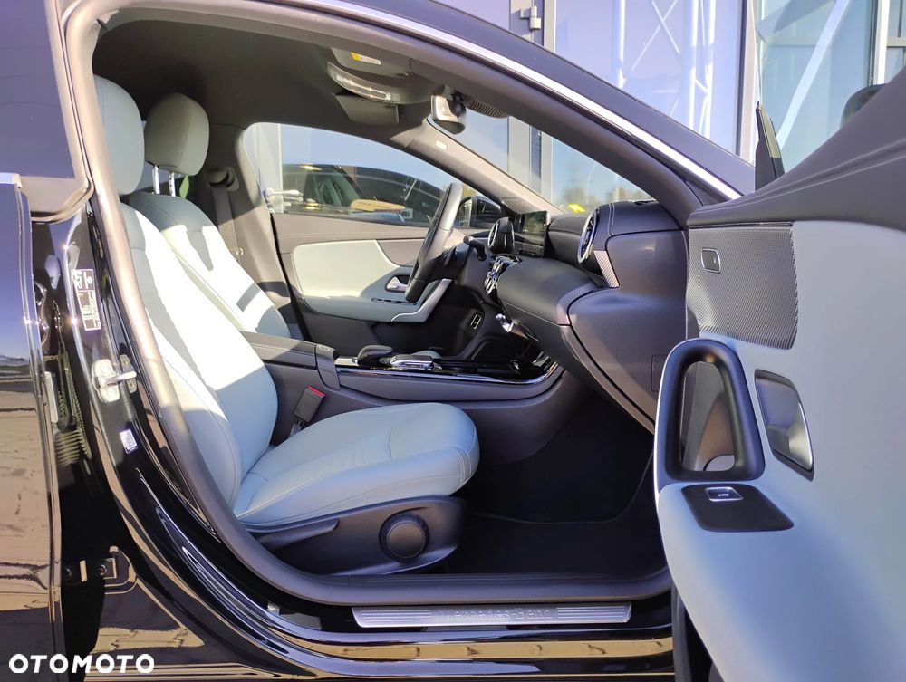 Mercedes-Benz CLA 180 Progressive 7G-DCT - 15