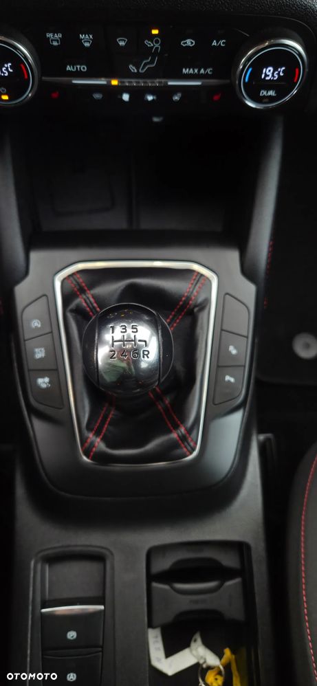Ford Focus 1.0 EcoBoost Start-Stopp-System ST-LINE DESIGN - 29