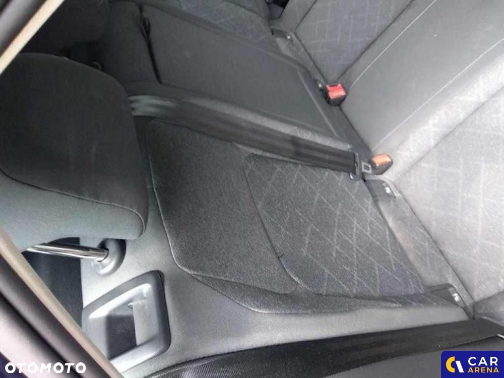 Volkswagen Golf - 32