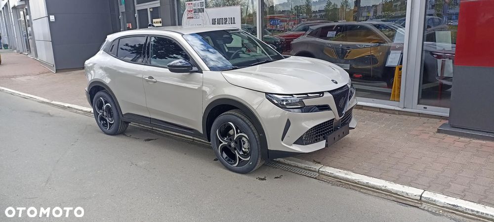 Alfa Romeo Junior 1.2 mHEV Sprint eDCT - 1