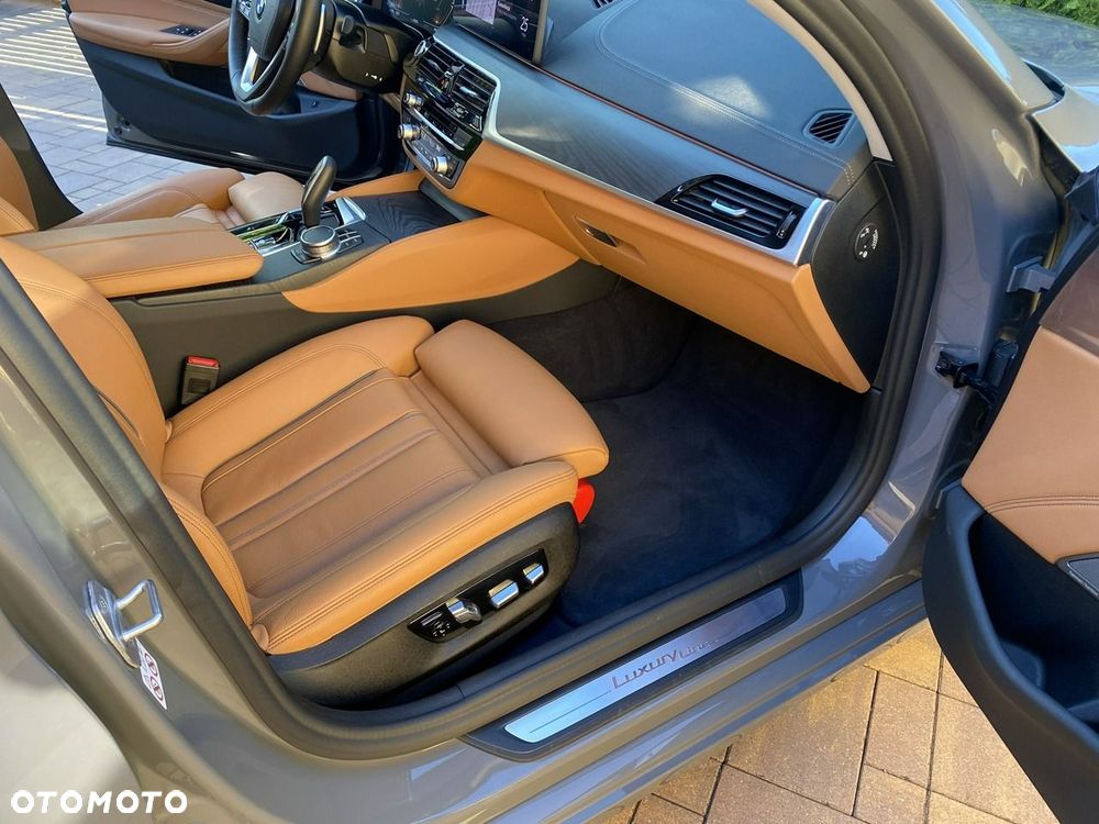 BMW Seria 5 530i xDrive mHEV Luxury Line - 39