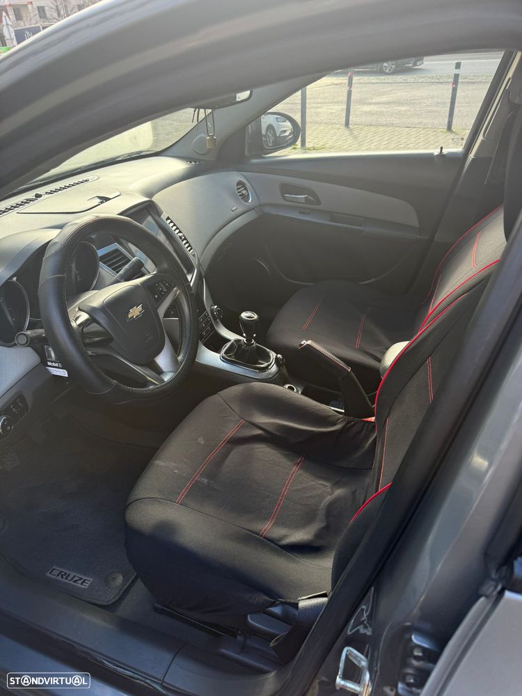 Chevrolet Cruze 1.6 LS - 3