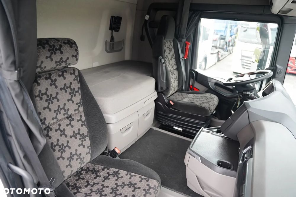 Scania R 450 / FIRANKA 7,7 m / 6x2 / DACH PODNOSZONY / OŚ PODNOSZONA / SKRĘTNA / WINDA DHOLLANDIA 3 500 KG / KLIMA POSTOJOWA / EURO 6 - 36