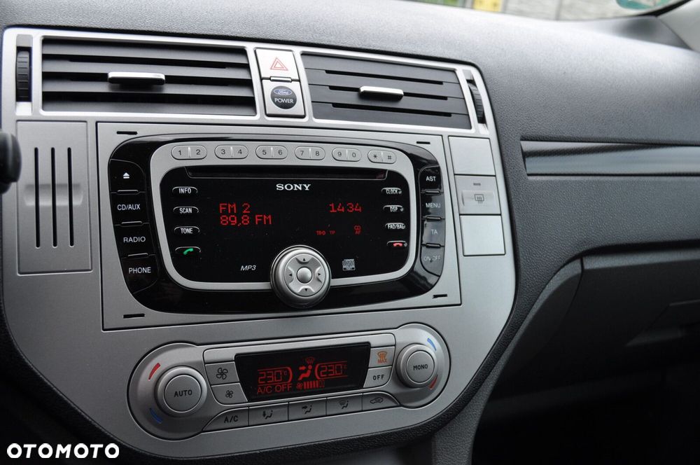 Ford Kuga - 12