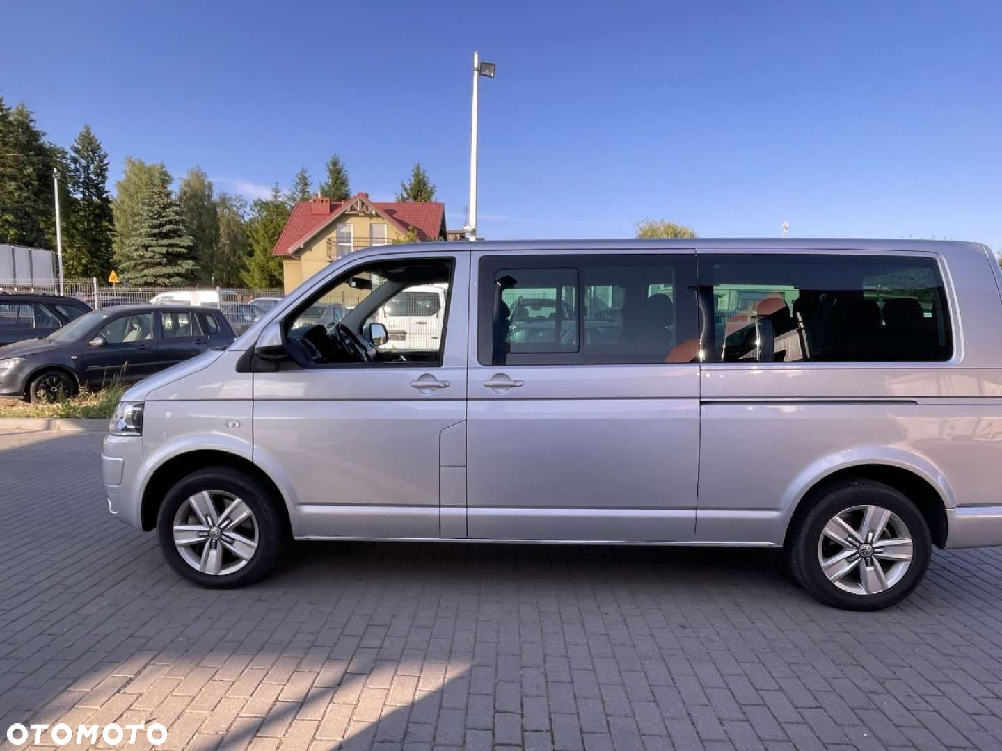 Volkswagen Caravelle - 8
