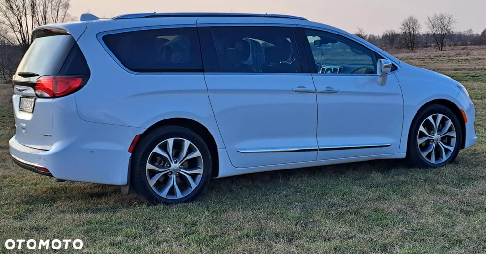 Chrysler Pacifica - 35