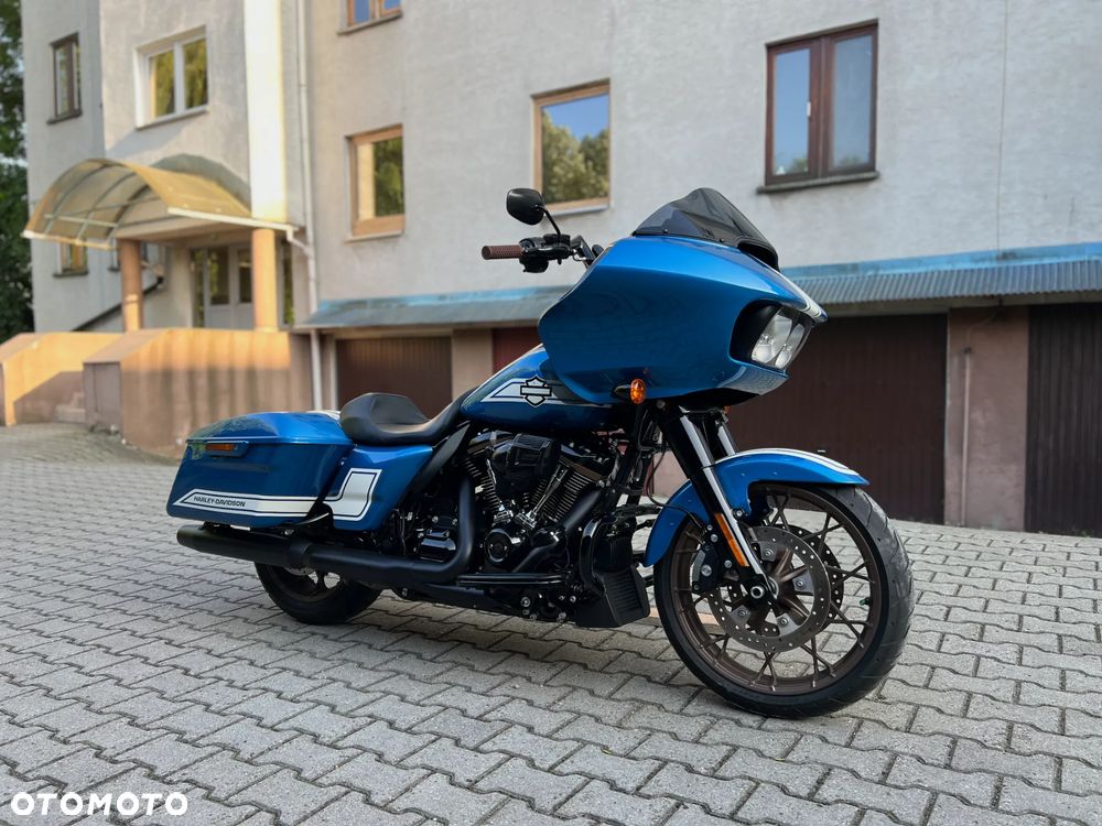 Harley-Davidson Touring Road Glide - 2
