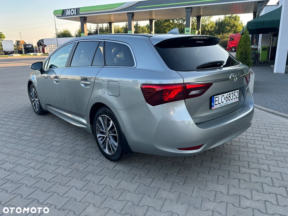 Toyota Avensis Touring Sports 1.8 Comfort - 5