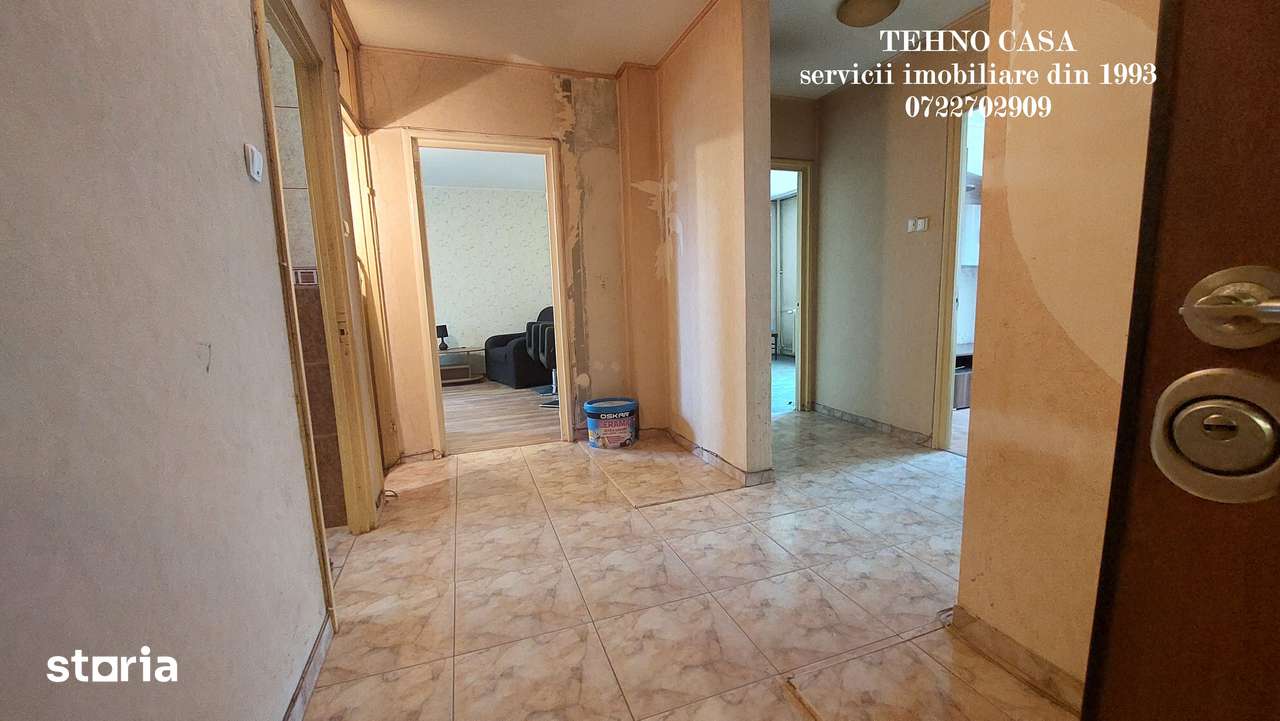 Titan, 550 m de Metrou 1 Decembrie | 4 camere, 2/4, bloc reabilitat — fotografia 1