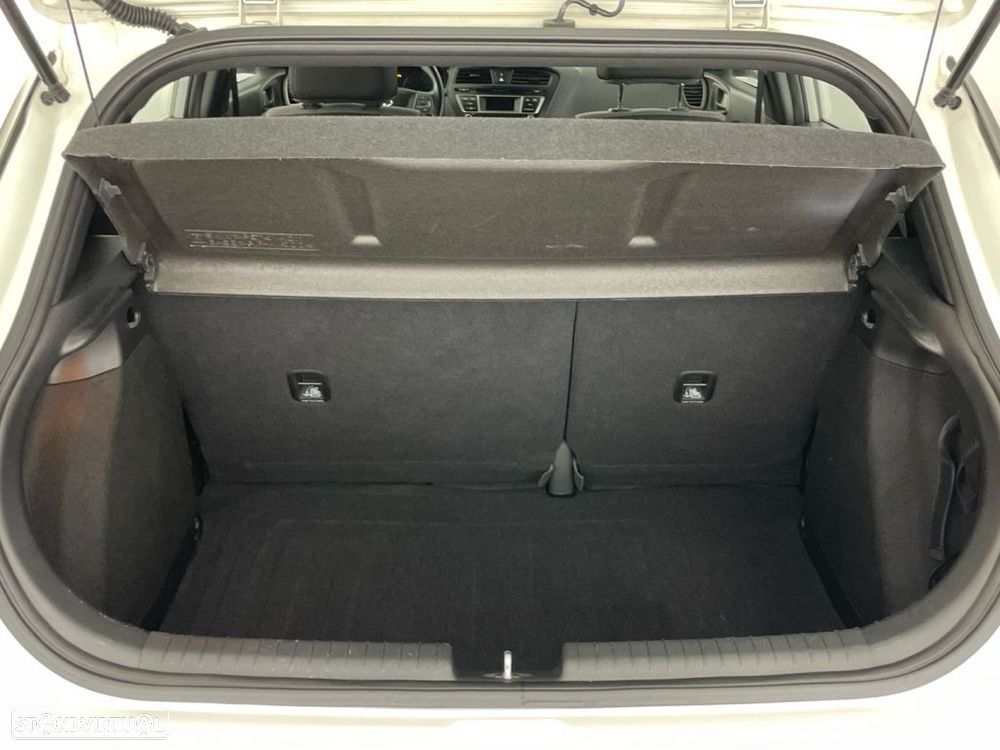 Hyundai i20 1.1 CRDi Access - 13