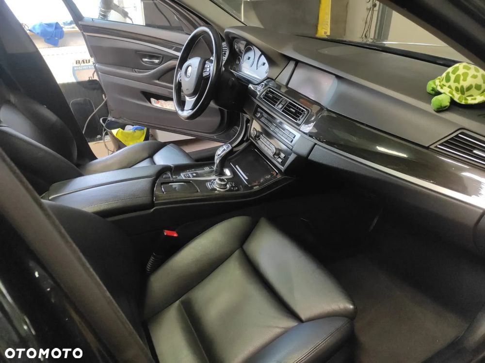 BMW Seria 5 525d Touring - 7