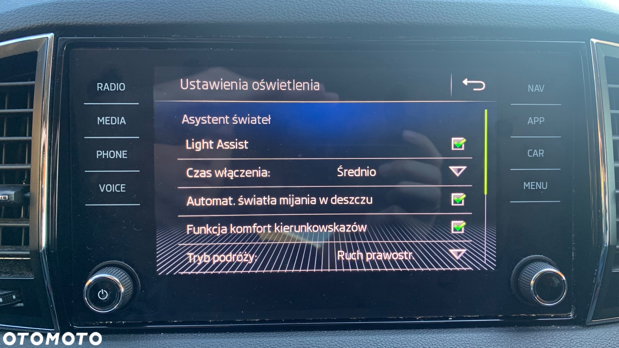 Skoda Karoq 1.5 TSI ACT 4x2 Ambition DSG - 24