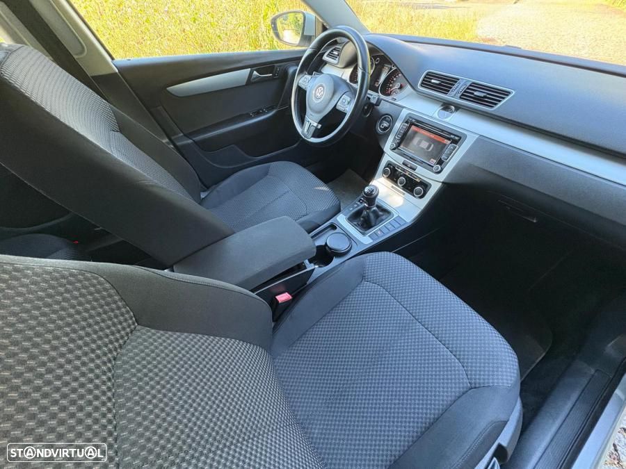 VW Passat 1.6 TDI Confortline - 16