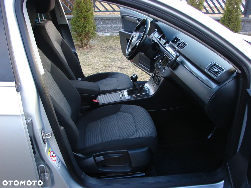 Volkswagen Passat - 8