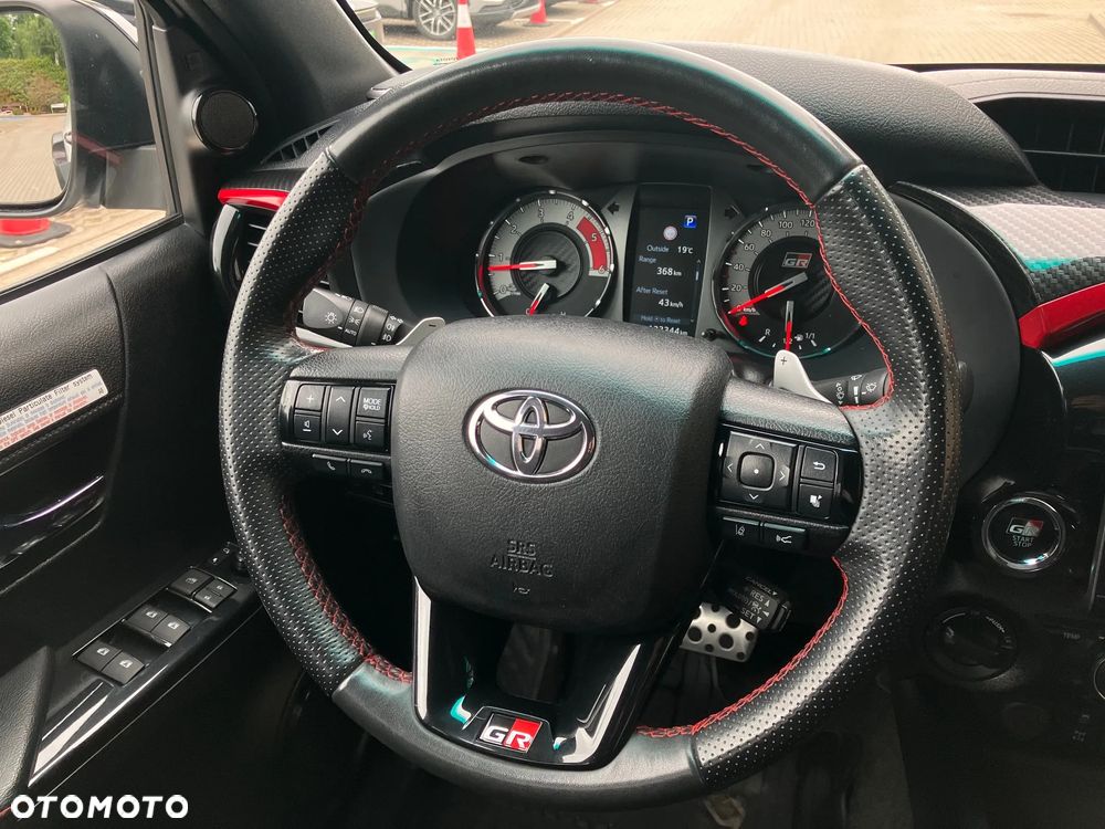 Toyota Hilux 2.8 D-4D Double Cab GR Sport 4x4 - 28